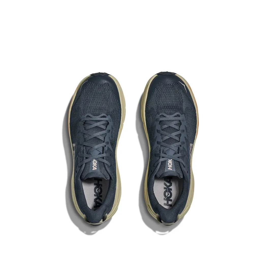 Hoka_M_Schoen_CHALLENGER_8_6.webp