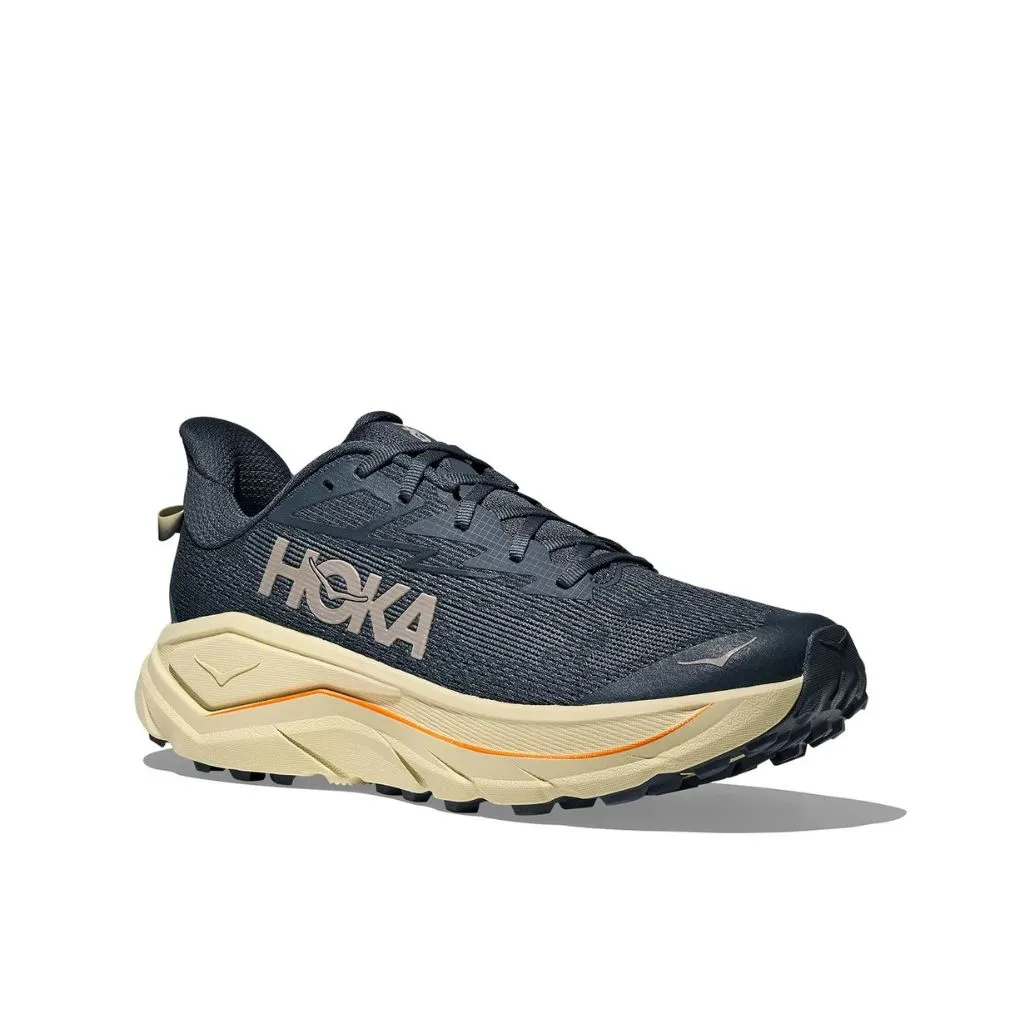 Hoka_M_Schoen_CHALLENGER_8_1.webp