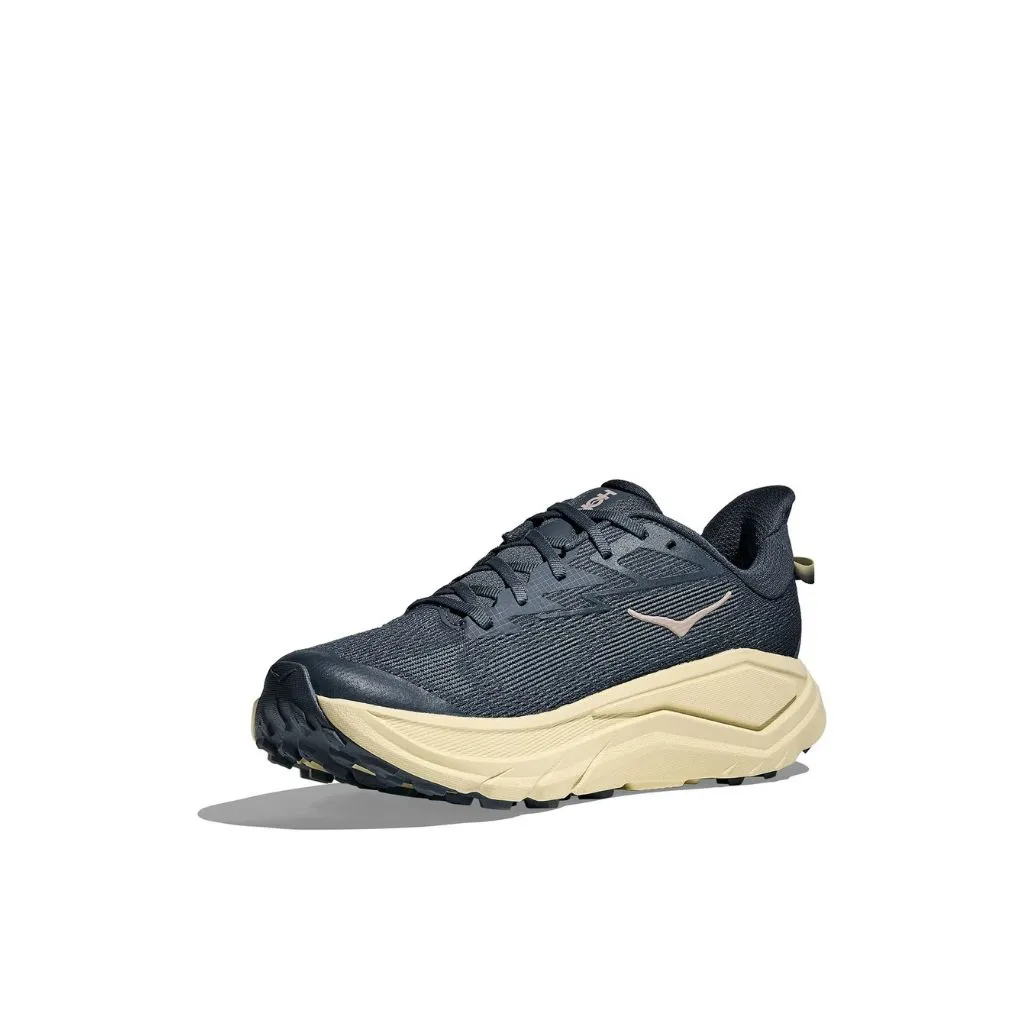 Hoka_M_Schoen_CHALLENGER_8_7.webp